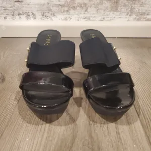 BLACK SANDAL WEDGES