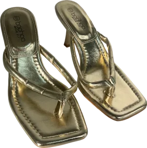 Boohoo Gold Wide Fit Heeled Thong Sandals UK 6