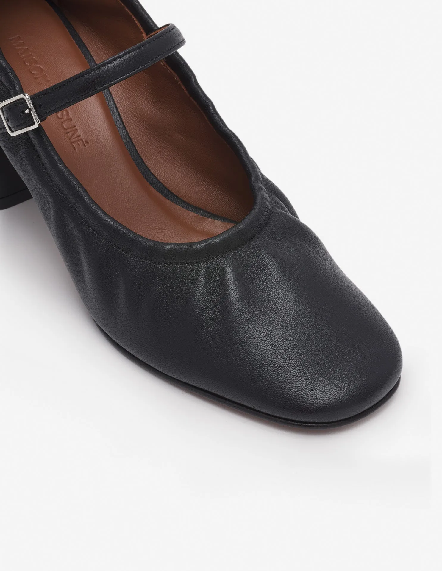 LEATHER LOW-HEEL PUMP