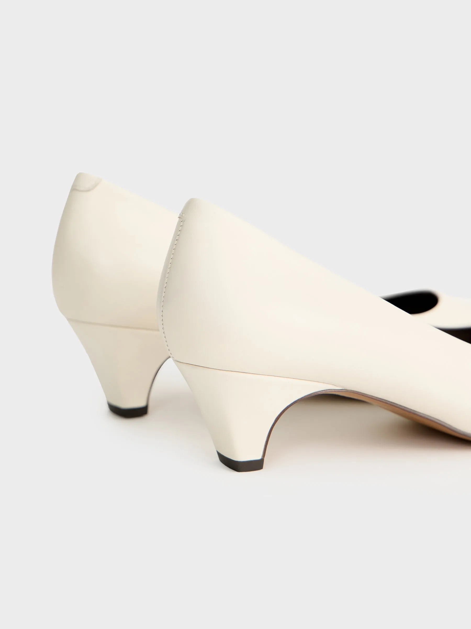 Leather pumps