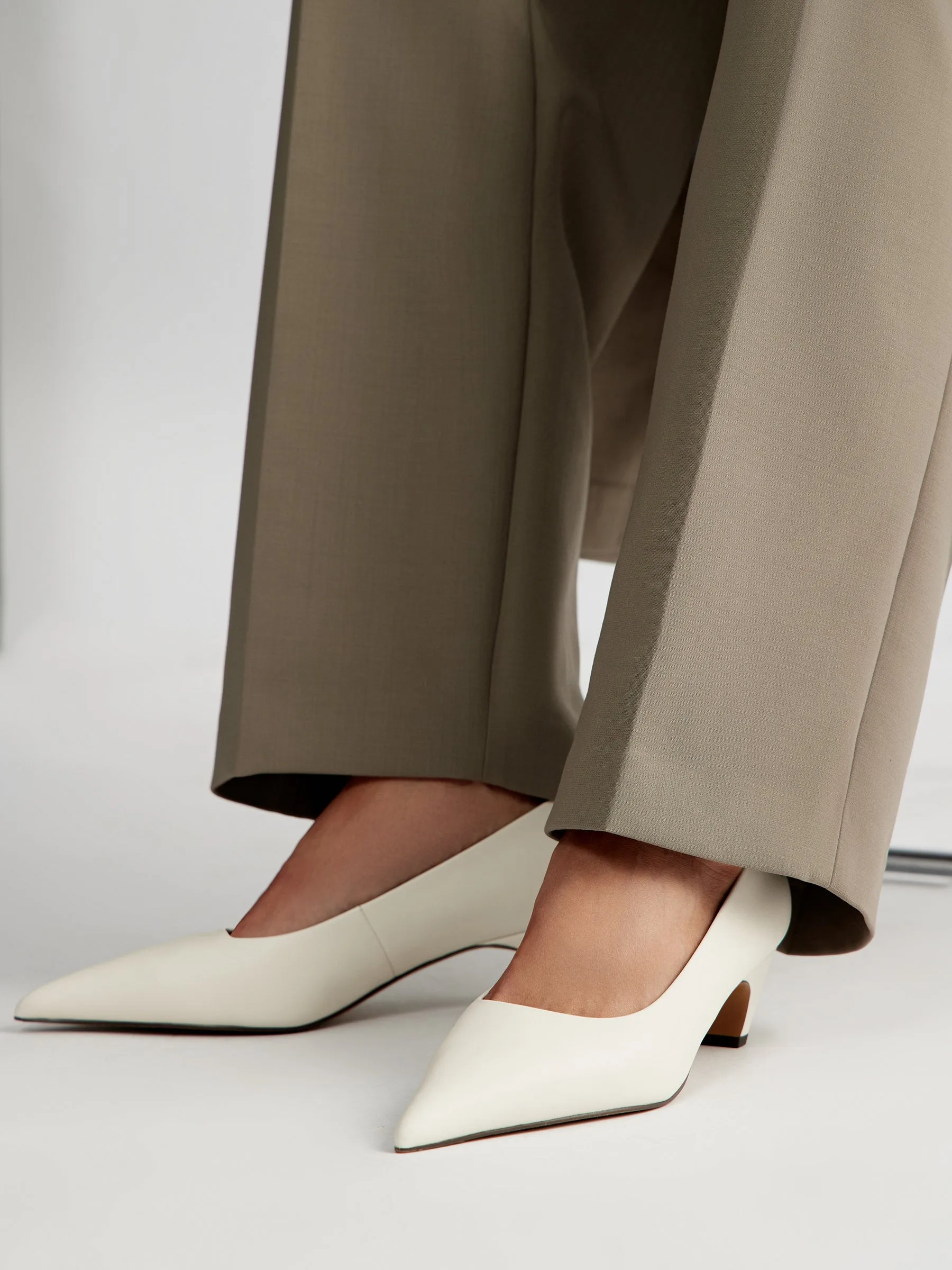 Leather pumps