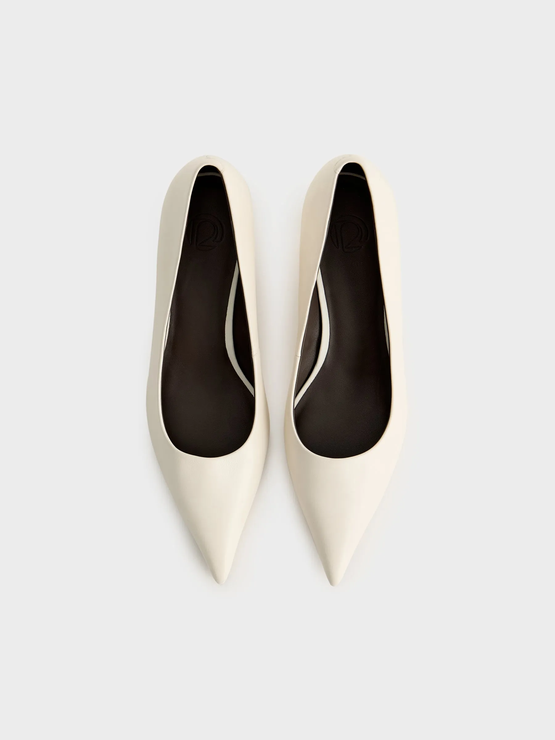Leather pumps