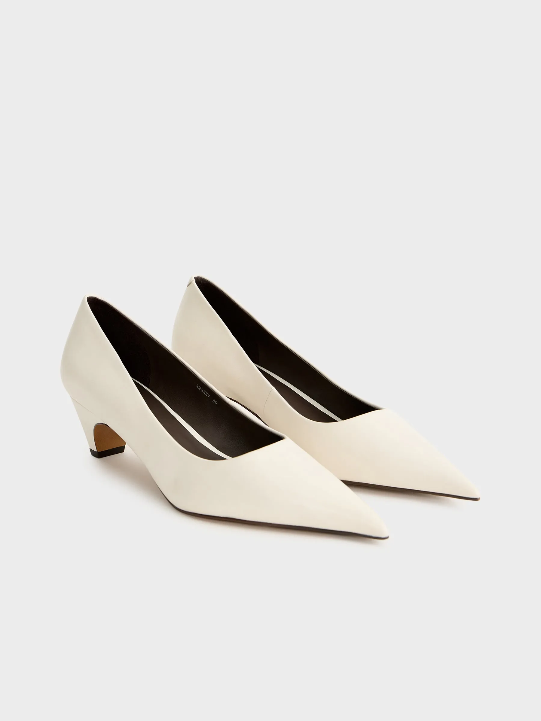 Leather pumps