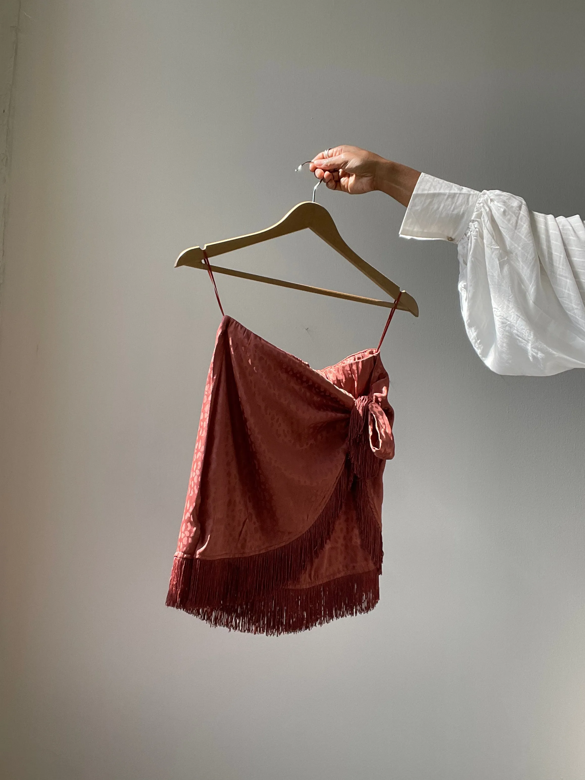 Margaret Front Tie Warp Fringe Skirt In Brown Brick