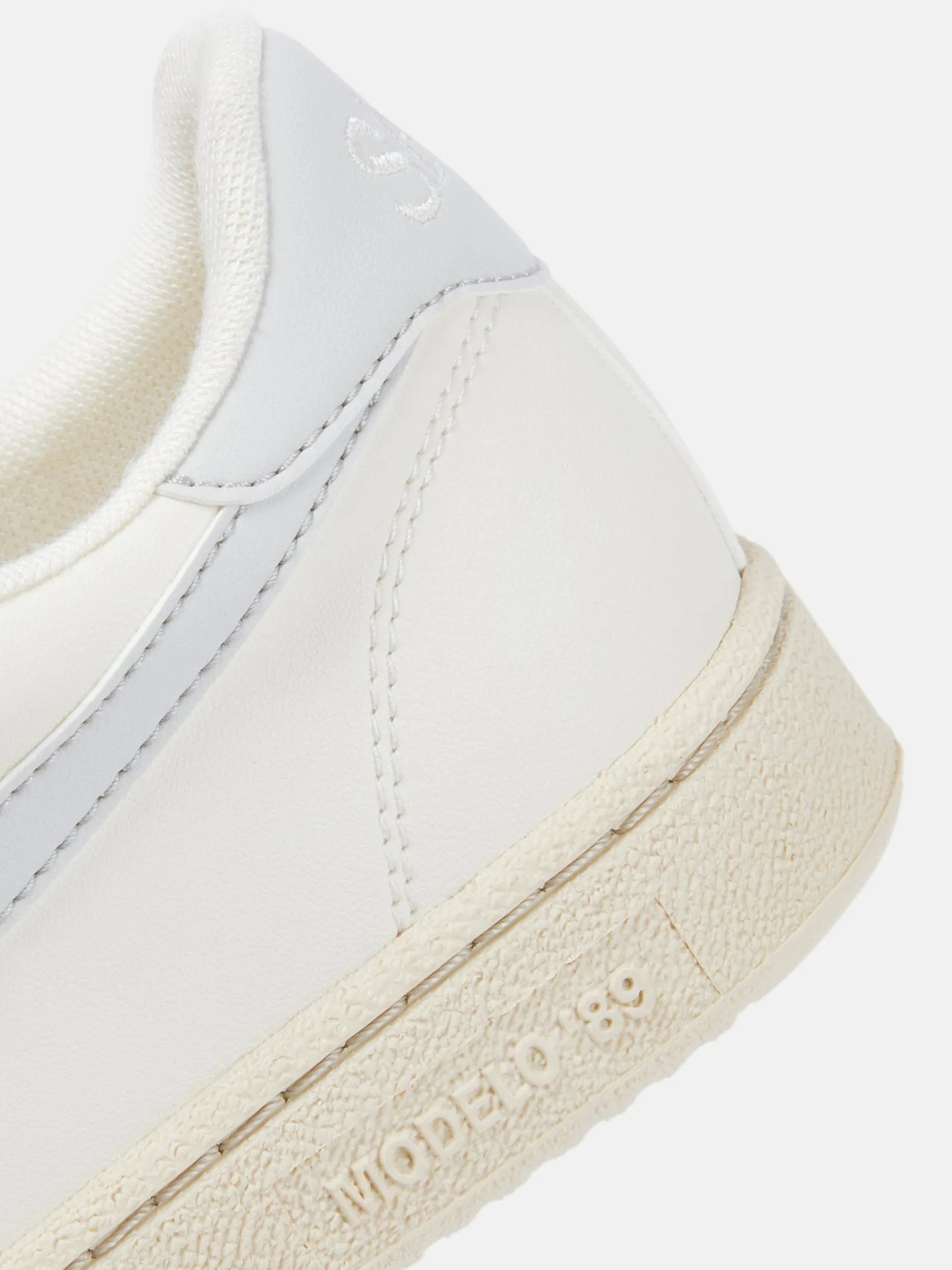 Modelo '89 strap trainer in grey