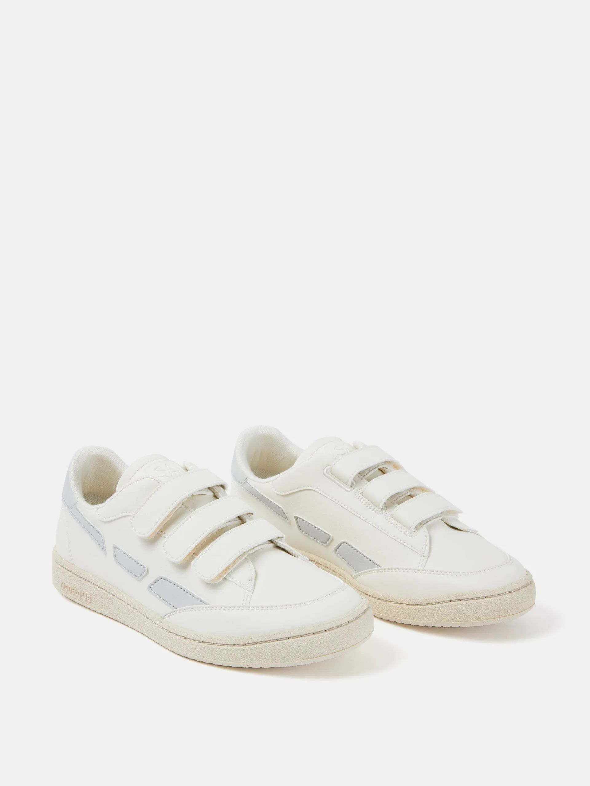 Modelo '89 strap trainer in grey