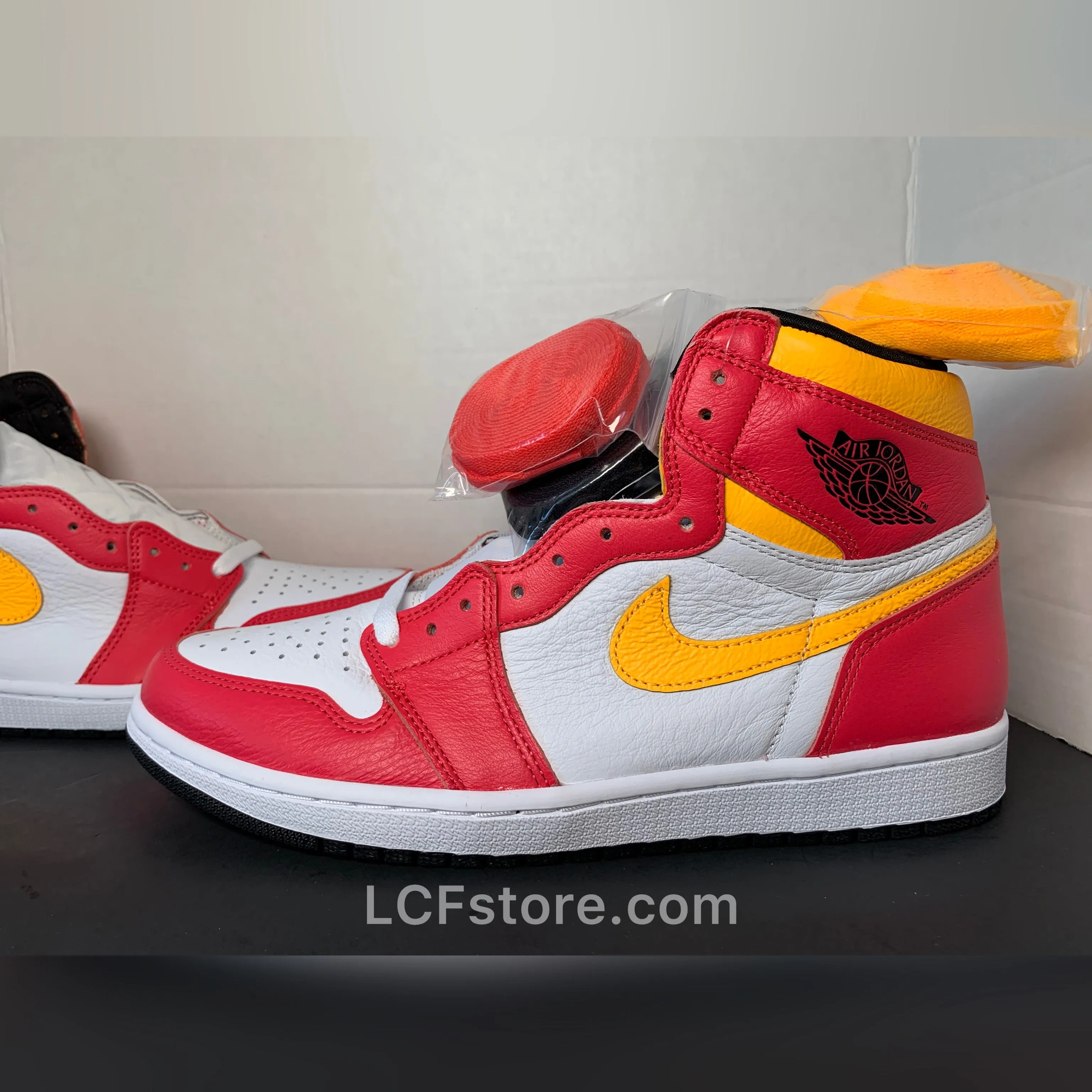 Nike Air Jordan 1 Retro High OG 'Light Fusion Red'