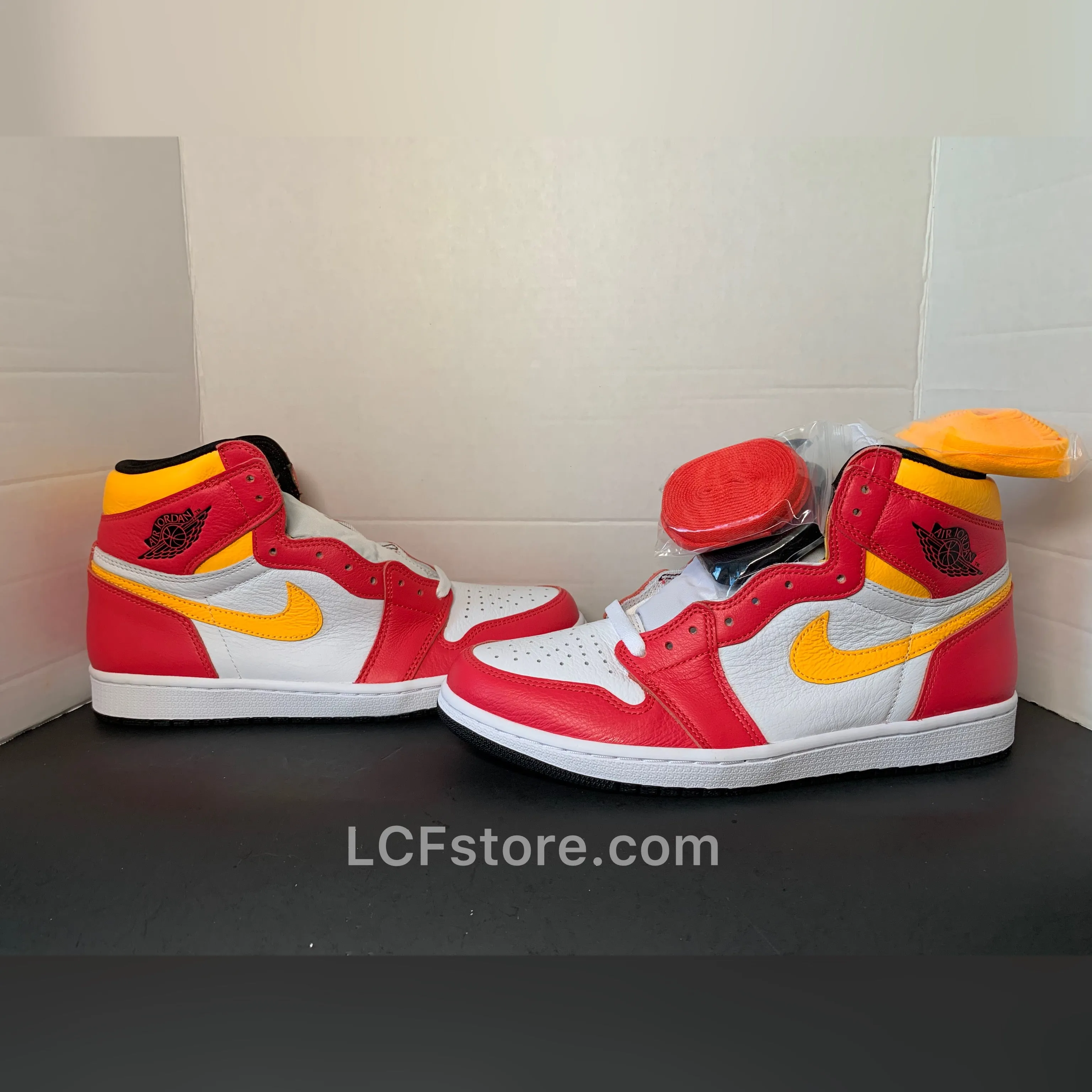 Nike Air Jordan 1 Retro High OG 'Light Fusion Red'