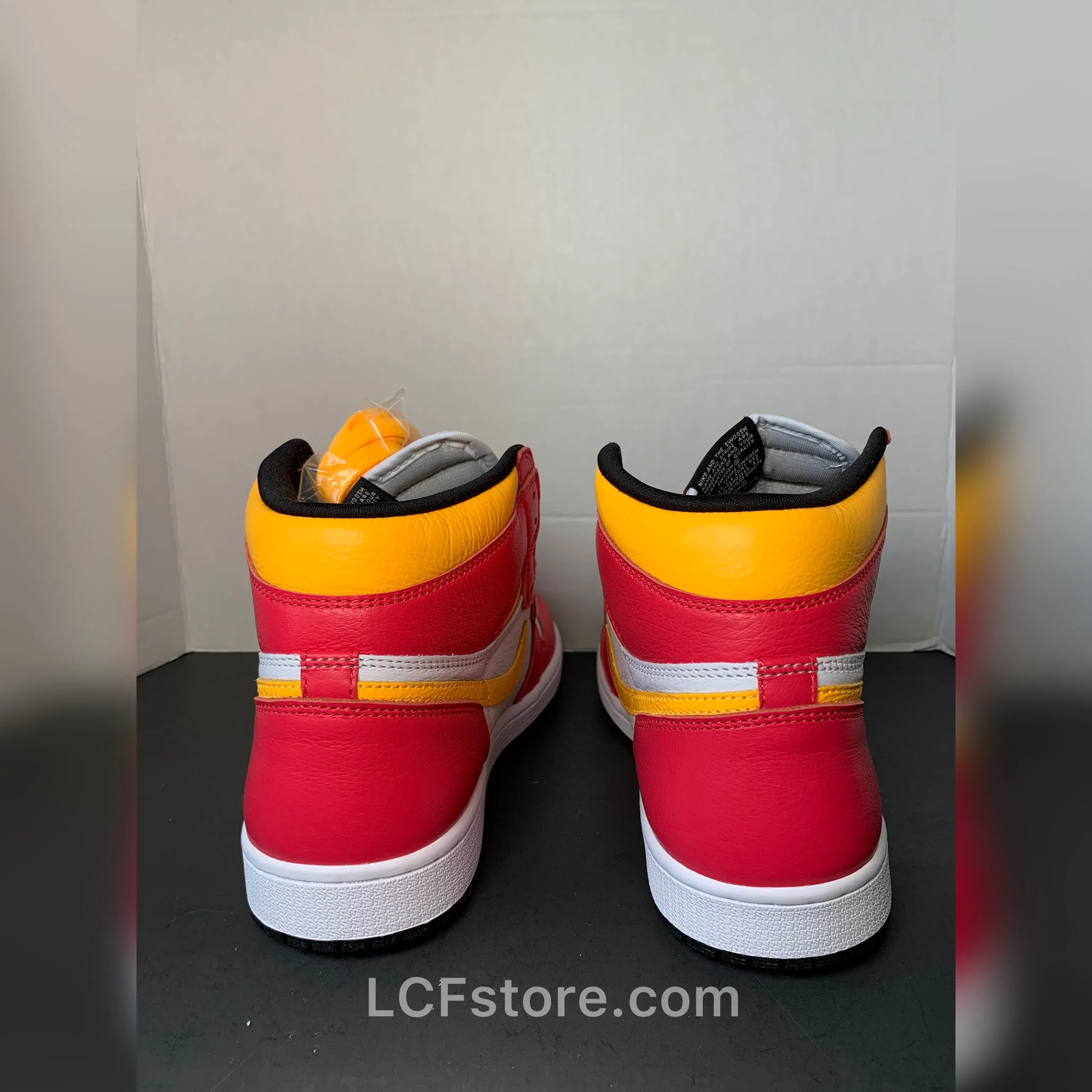 Nike Air Jordan 1 Retro High OG 'Light Fusion Red'