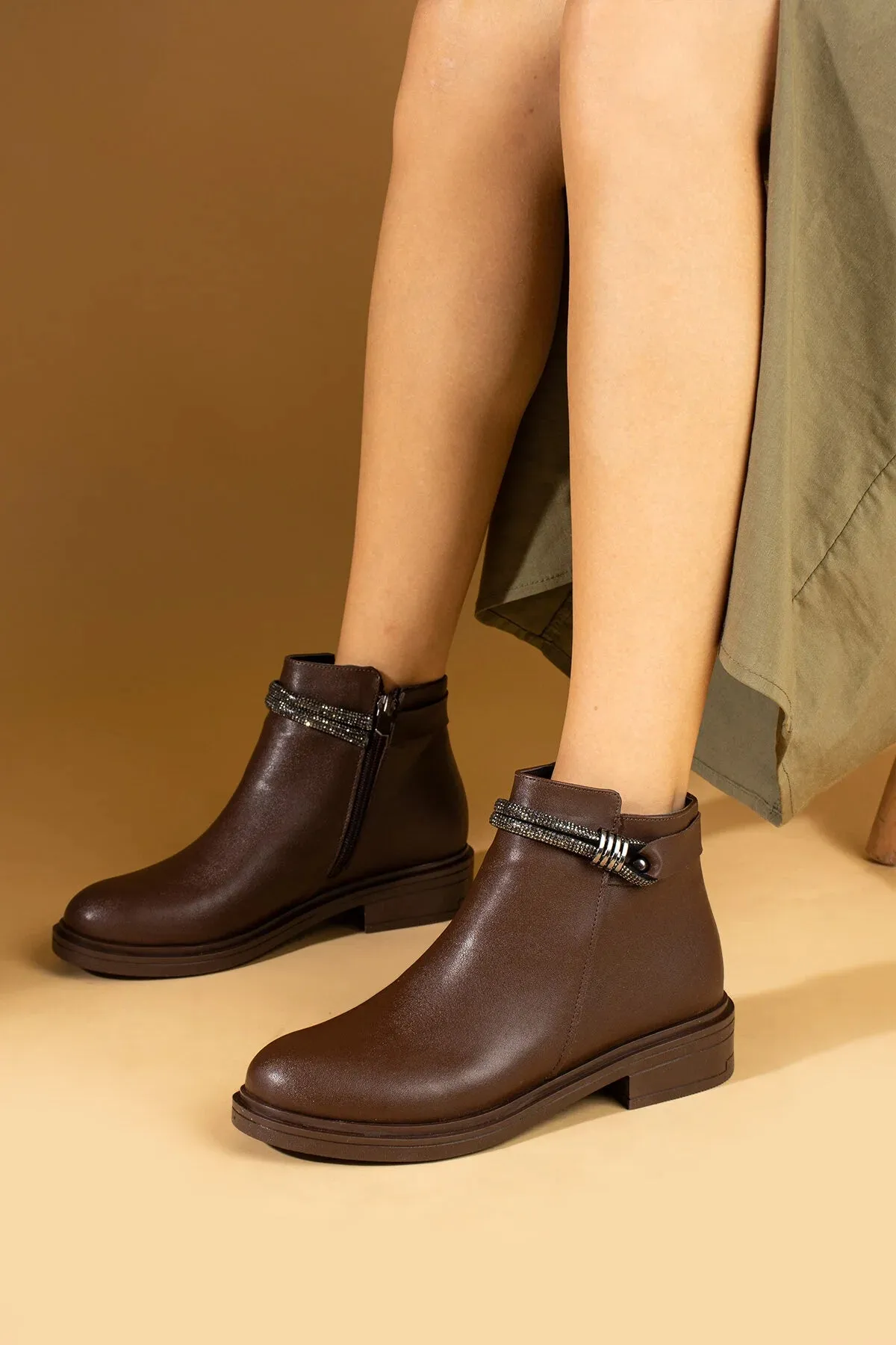 Stone Accessory Zippered Warm Lining Women's Boots