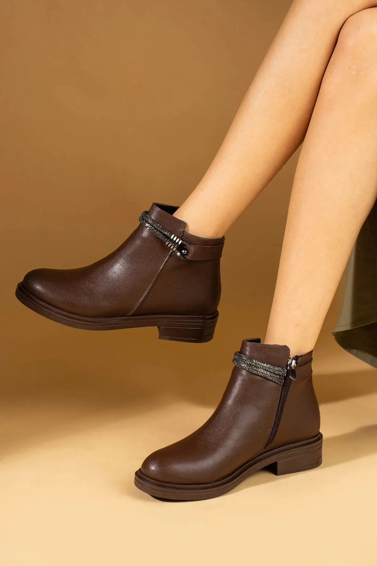 Stone Accessory Zippered Warm Lining Women's Boots