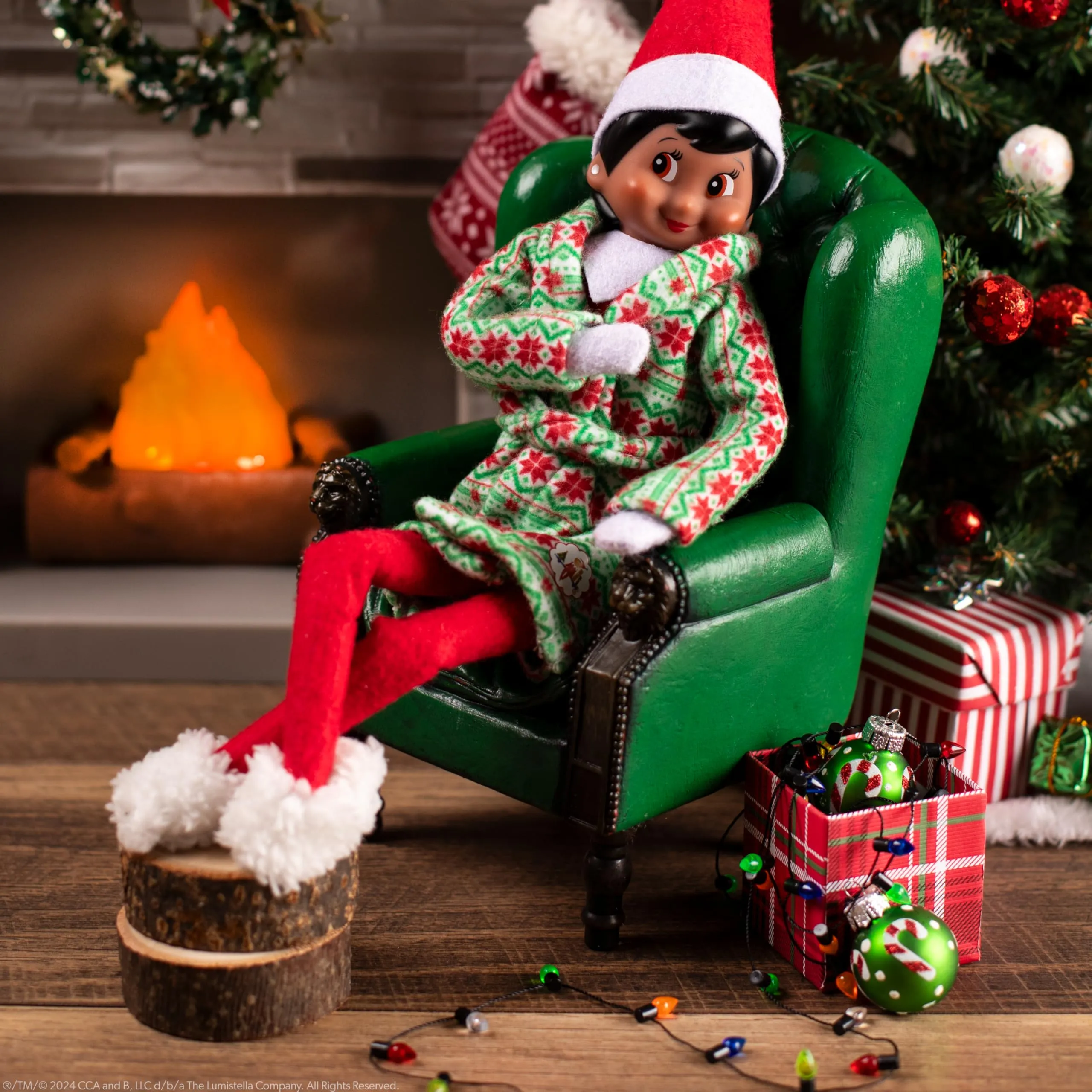 The Elf on the Shelf Claus Couture Snuggly Robe and Slippers Set – Cozy Holiday Robe and Slippers for Your Scout Elf - Includes Festive Christmas Robe and Slippers