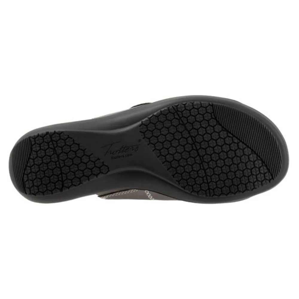 Trotters Ruthie Stitch Pewter Sandal (Women's)