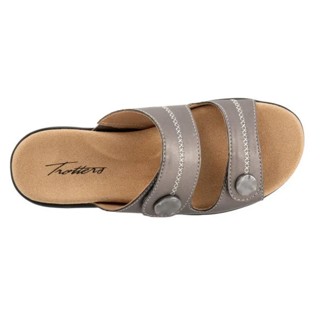 Trotters Ruthie Stitch Pewter Sandal (Women's)
