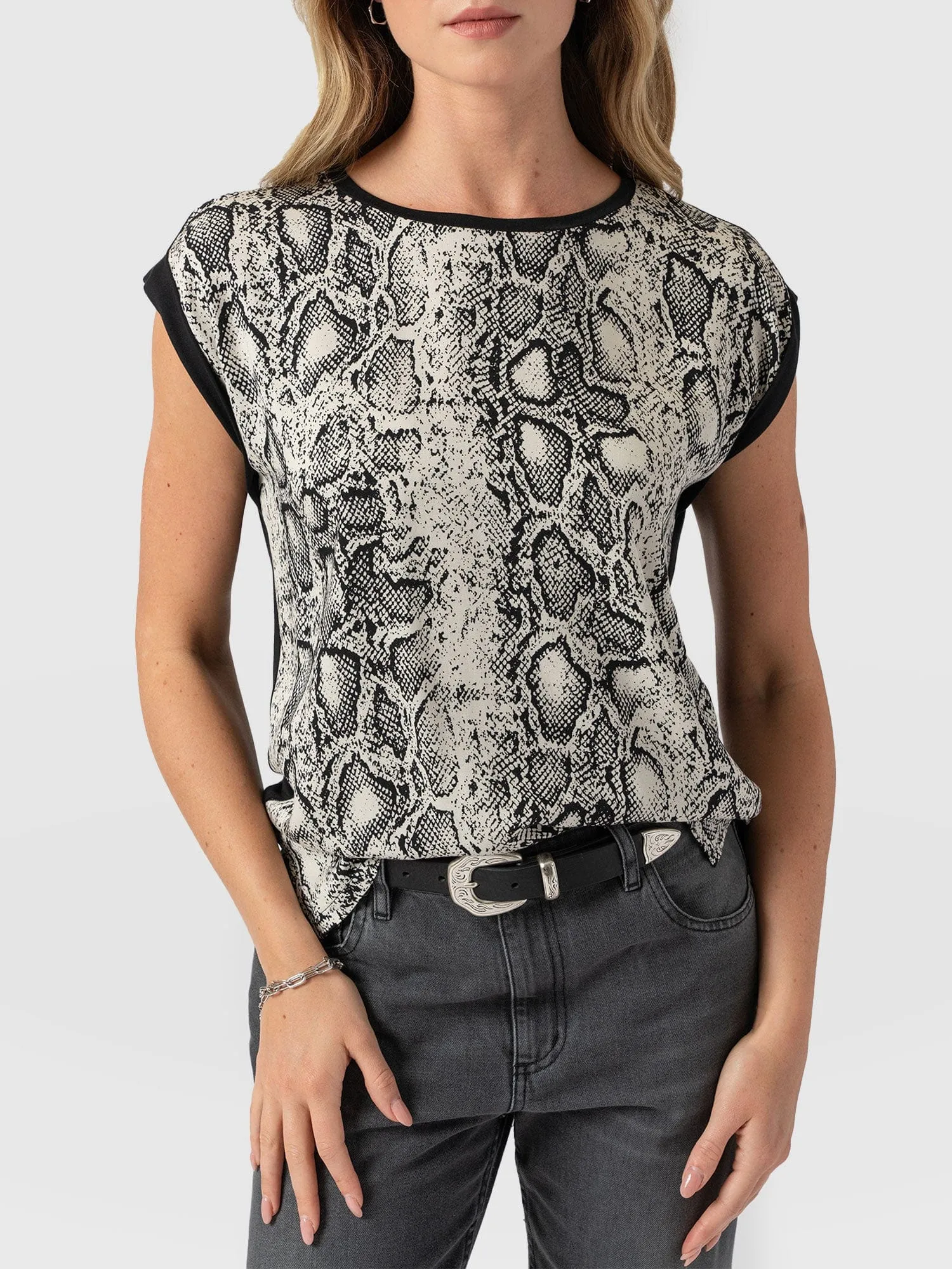 Turn Up Contrast Tee - Cream Snake