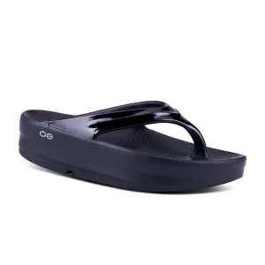 Women's OOmega Toe Post Sandal in Black
