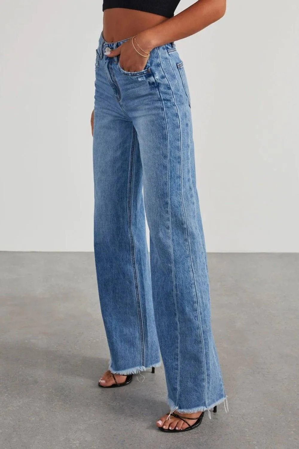 Women’s Raw Hem Wide Leg Jeans with Pockets