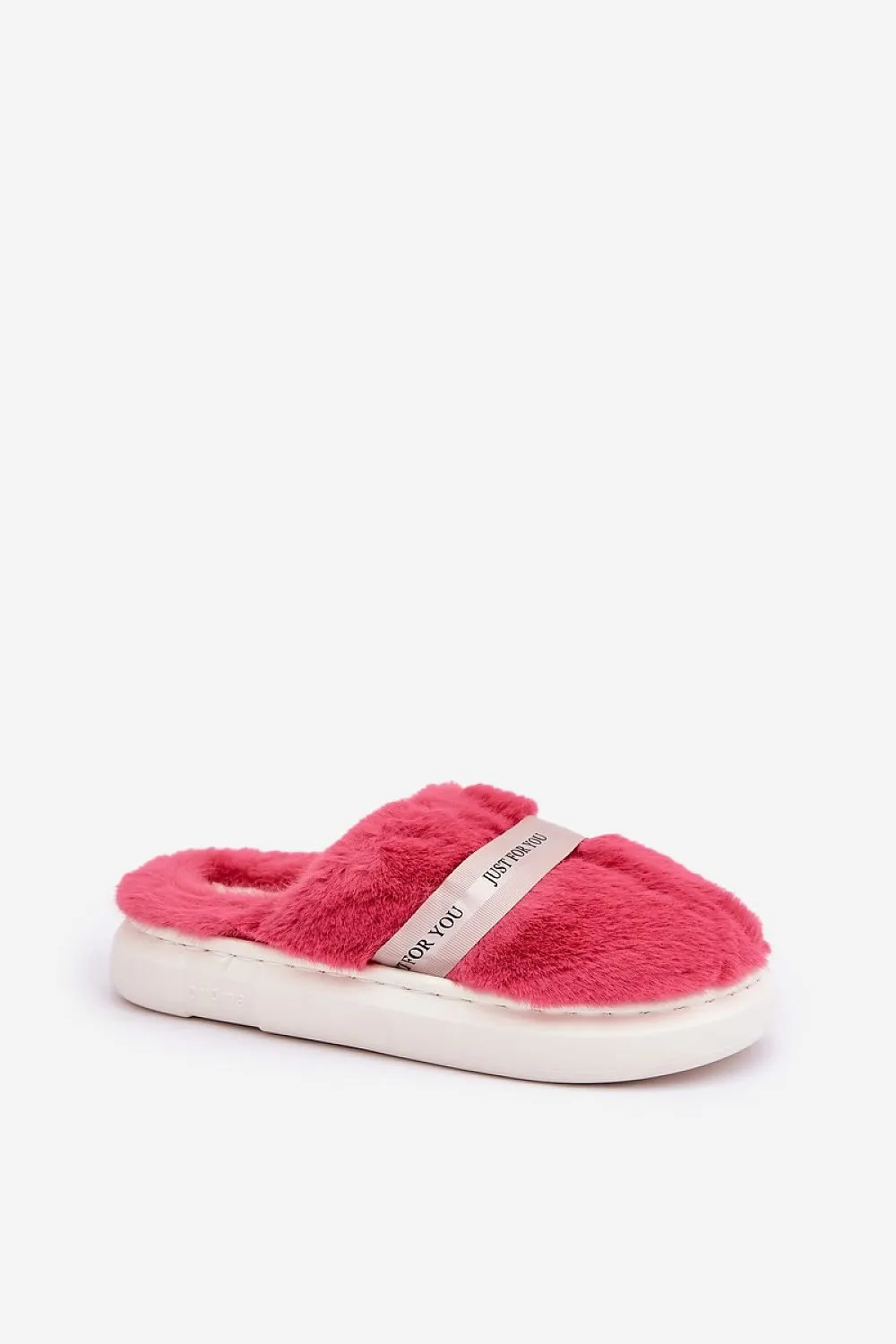 Women's slippers made of soft cozy fur